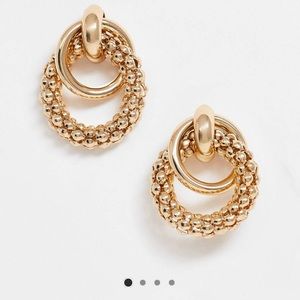 NWT- NEVER WORN- gold hoop earrings
